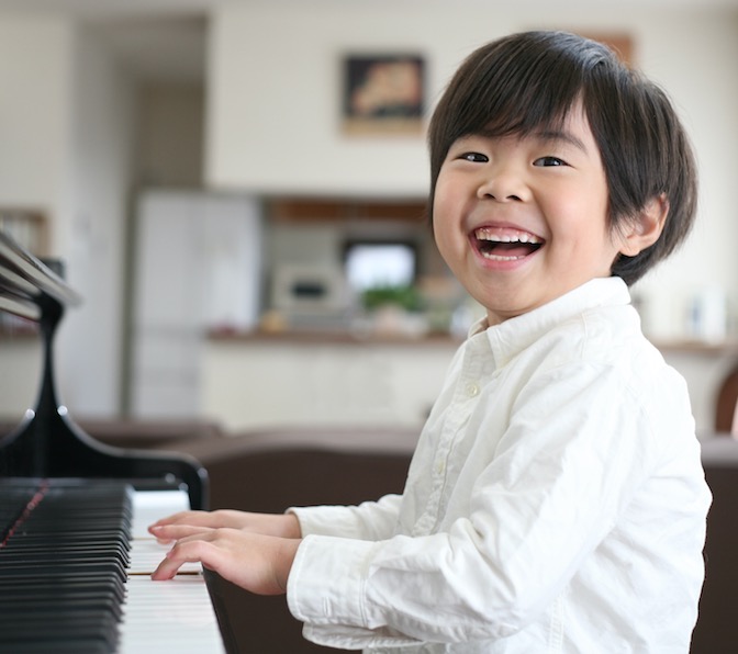 boy-piano-smiling